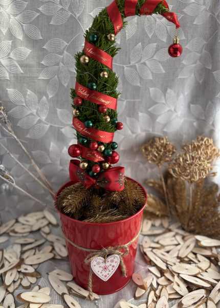 DIY Élő Grincsfa színes gömbökkel