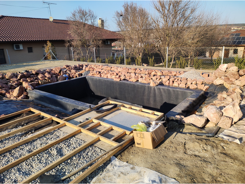 Úszó tó építés